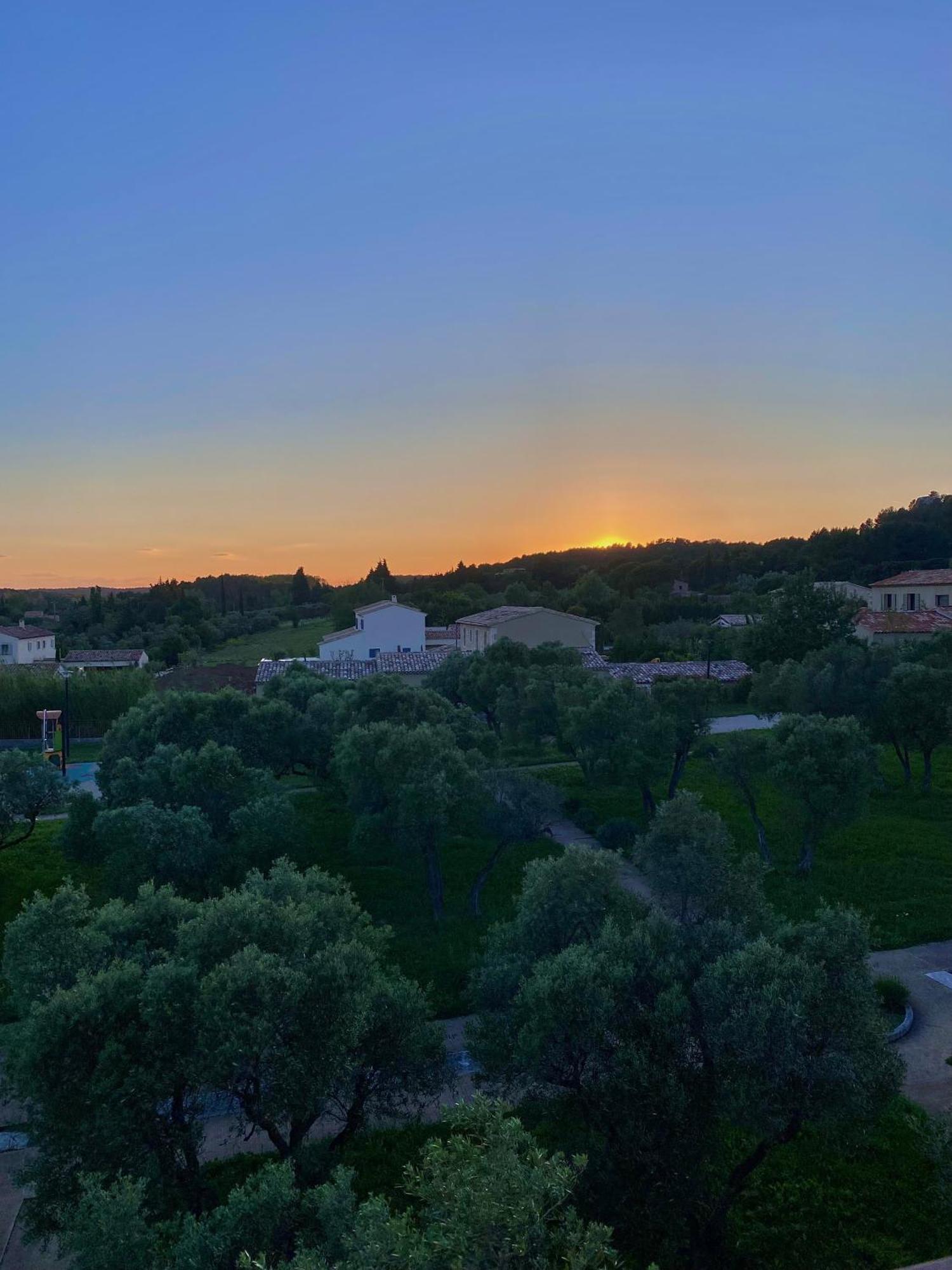 Au Pied Des Alpilles Appartement *