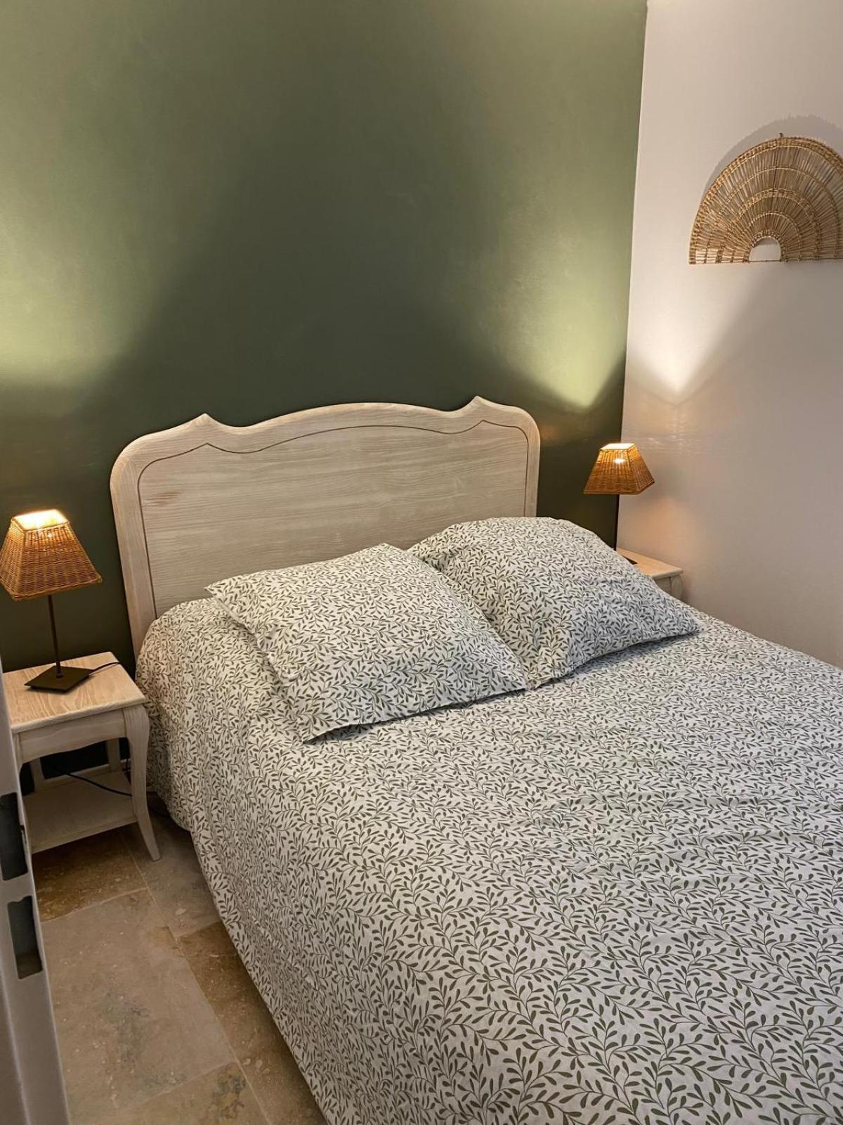 Au Pied Des Alpilles Appartement Paradou